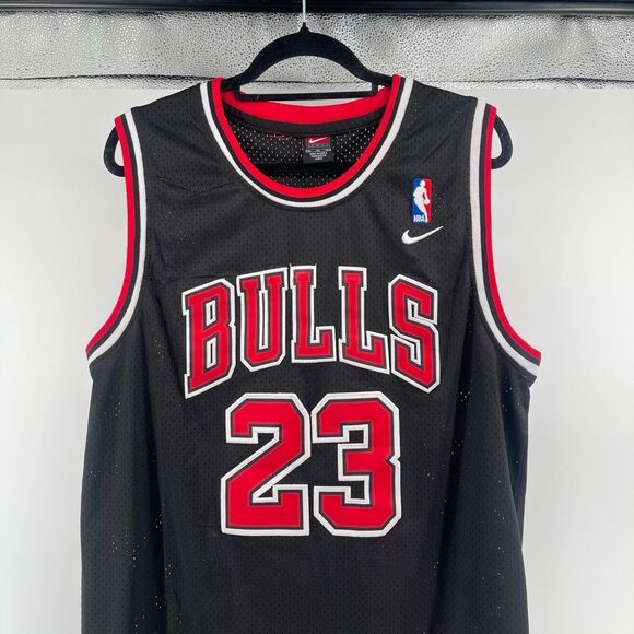 Nike Michael Jordan 23 Chicago Bulls NBA Jersey Black/Red Men’s XL+2 Length - Picture 3 of 17